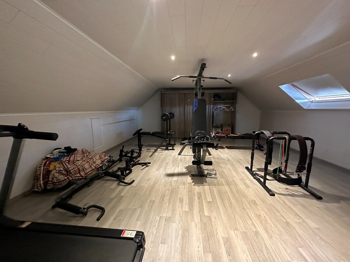 Rustig gelegen, ruim duplex-appartement op een boogscheut van het station. 