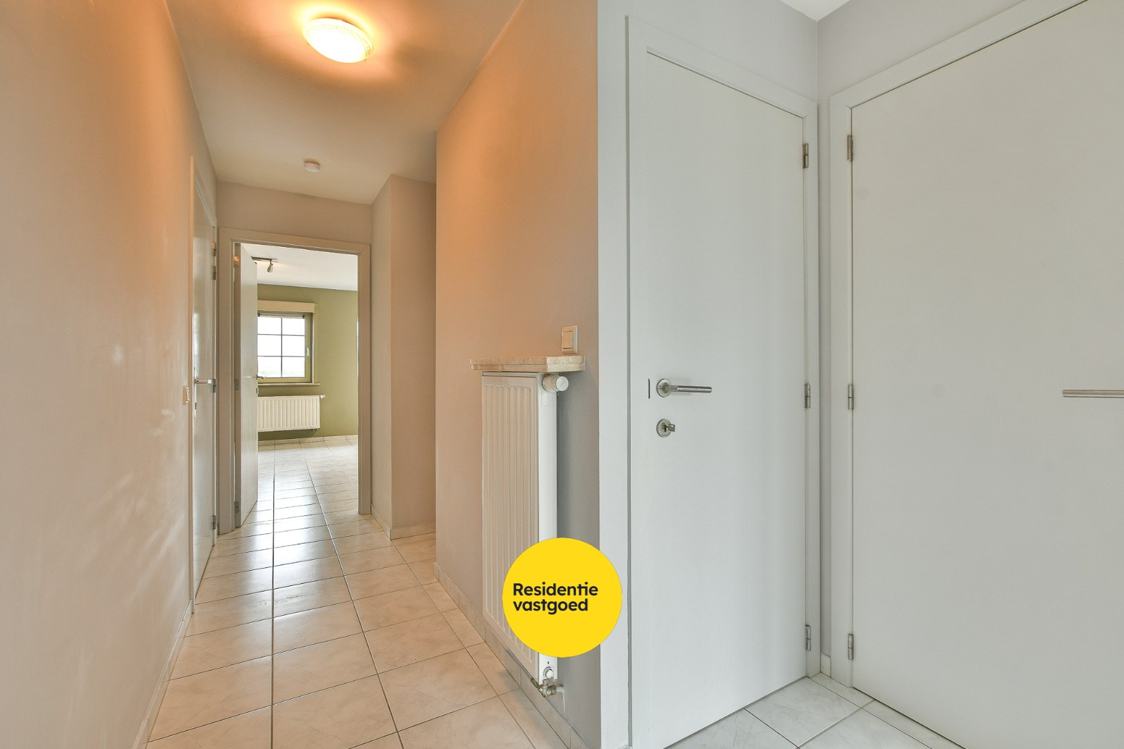 Modern gelijkvloers appartement met 2 slaapkamers– op slechts 500m van strand en zee! 