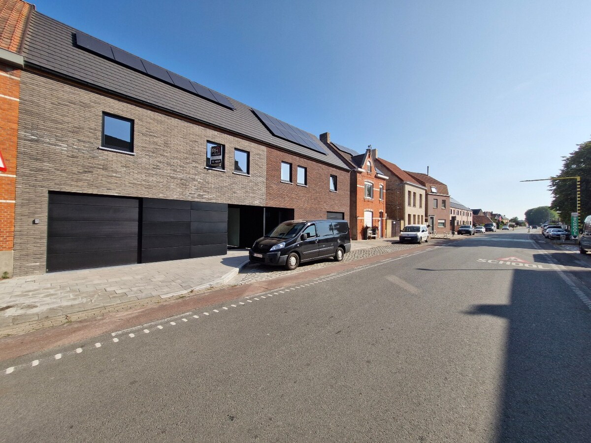 Nieuwbouwwoning met mooie tuin, garage en 4 slaapkamers te Dudzele 
