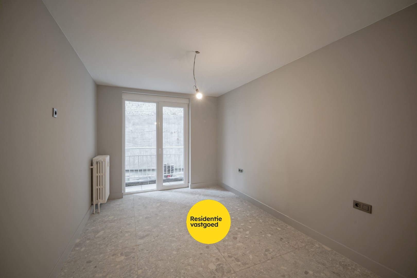Gerenoveerd 2-slpk appartement met balkon en lift in Oostende 