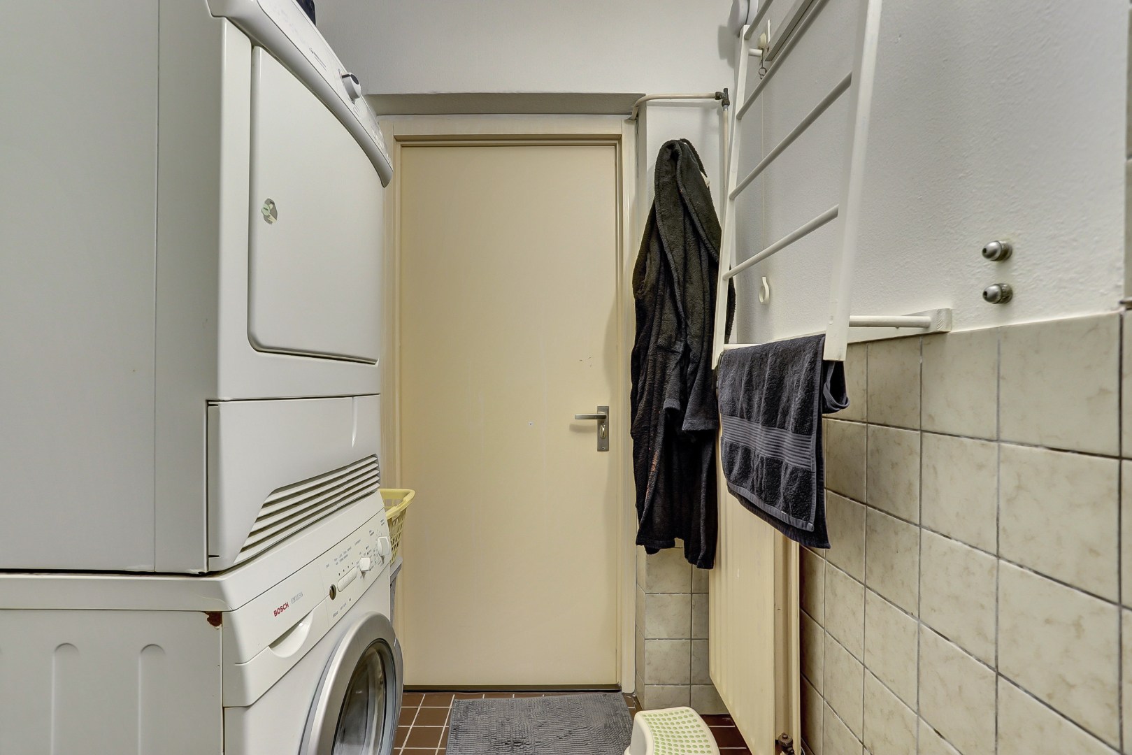 Een fijne benedenwoning op een toplocatie, perfect voor starters die hun woonwensen willen realiseren. Kom kijken en laat u verrassen! 