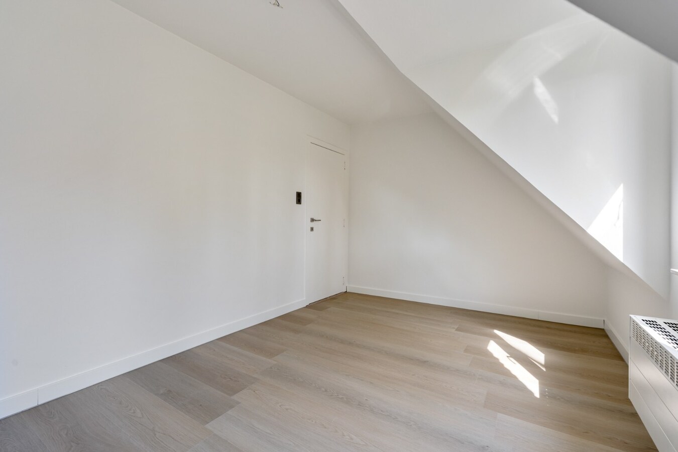 Gezellige, instapklare stadswoning in het centrum van Maaseik grenzend aan de groene wal! 