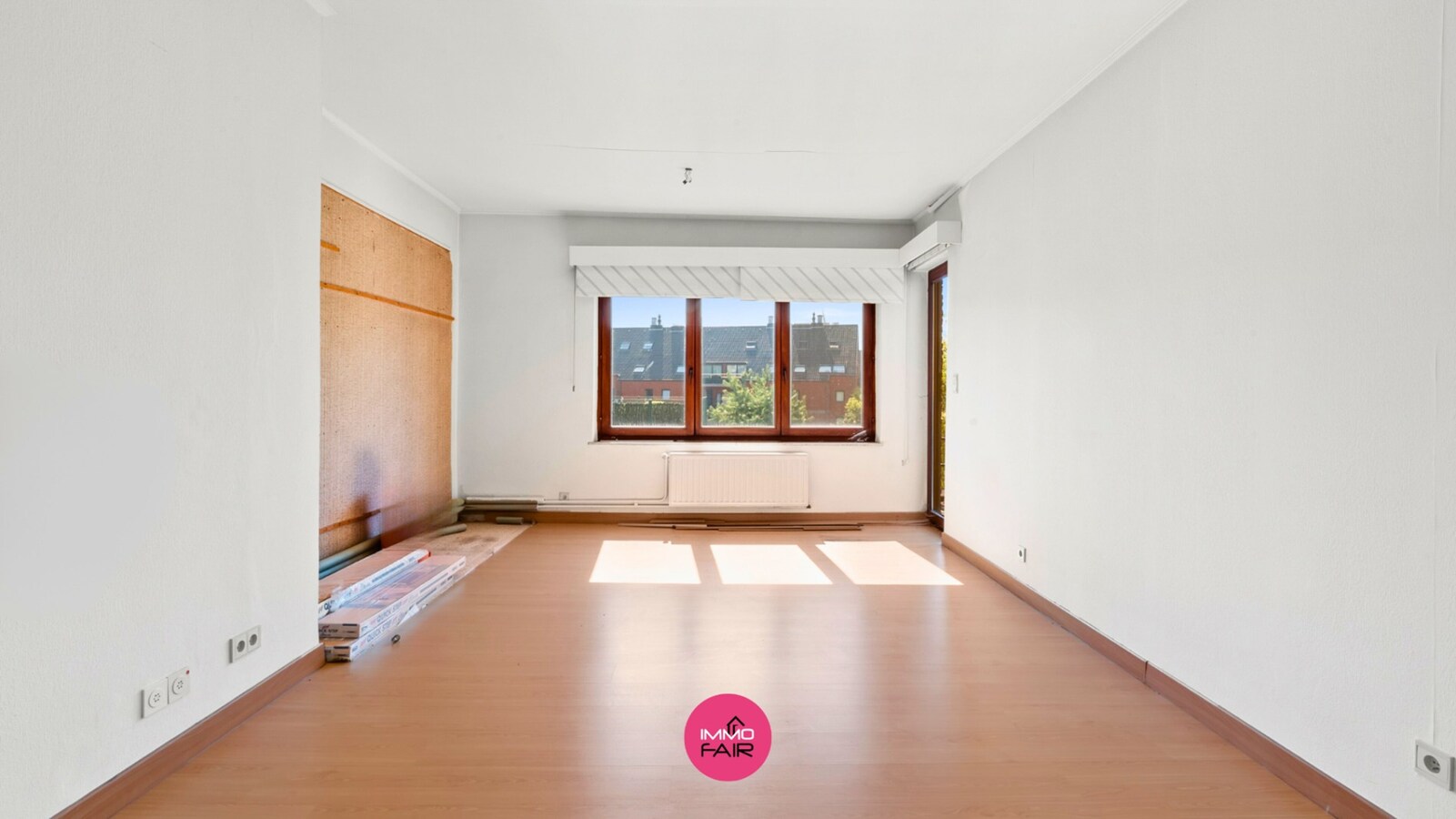 Polyvalent handelspand met duplexappartement in hartje Lanaken! 