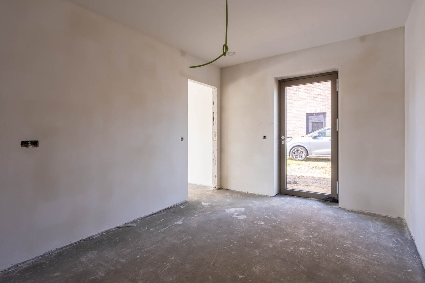 Vrijstaande, rustig gelegen CASCO + afgewerkte woning in een moderne bouwstijl op een fraai perceel op een rustige locatie! 