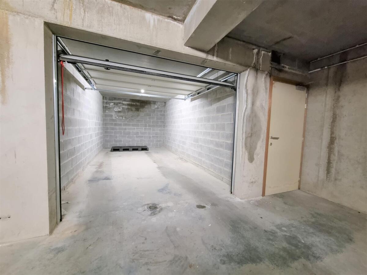 Grote garage (18m²) t.h.v. Knokkestraat - Heist 