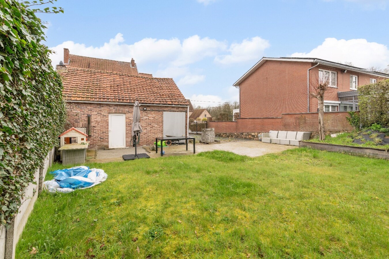 Ruime gerenoveerde woning in Niel-bij-As met 3 slaapkamers. 