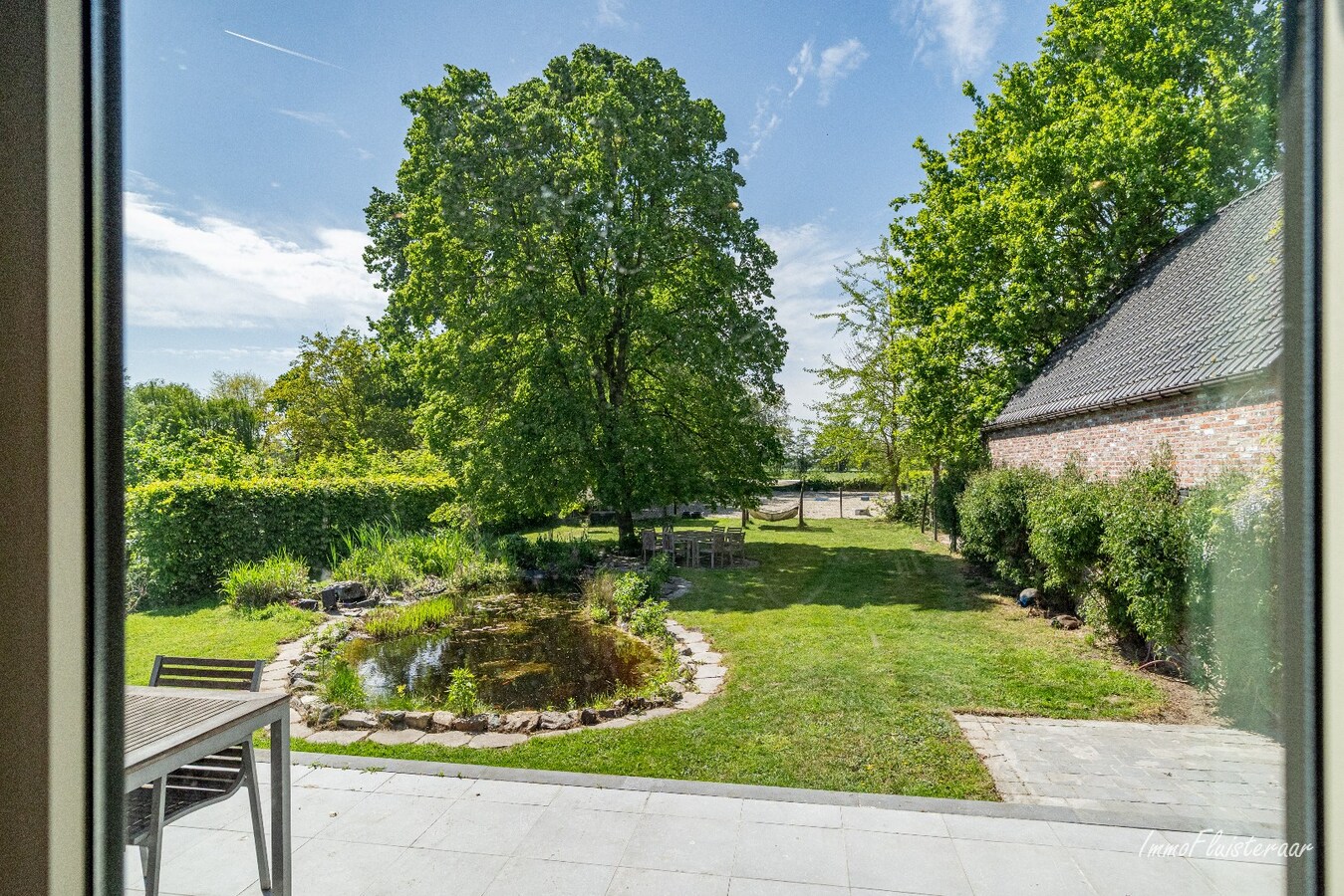 Charmante villa avec bâtiment d'écurie et prairie sur environ 6 700 m² à Hamme. 