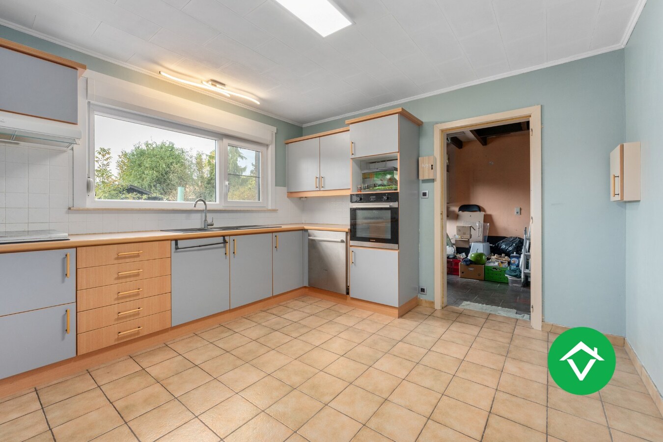 Instapklare vrijstaande woning met zonnige tuin in rustige woonwijk te Eernegem 