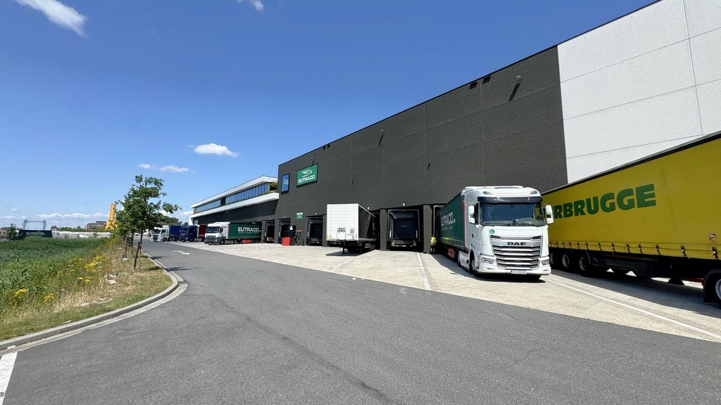 Recent logistiek magazijn te huur in IZ De Hulst Willebroek