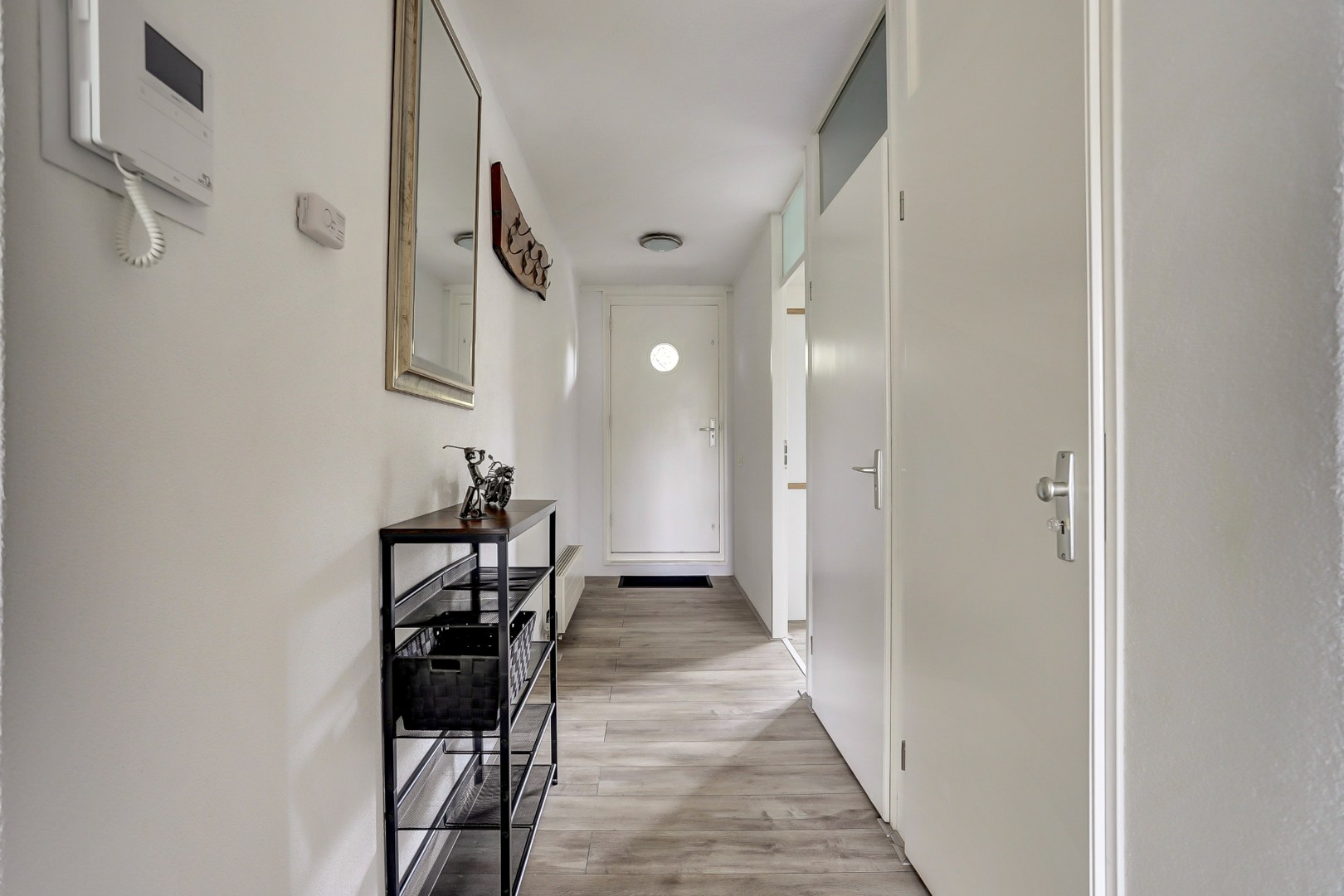 Op een fantastische locatie gelegen 3-kamer woning op de 2e etage met uitzicht op "de Vijver" van Prinsenland. 