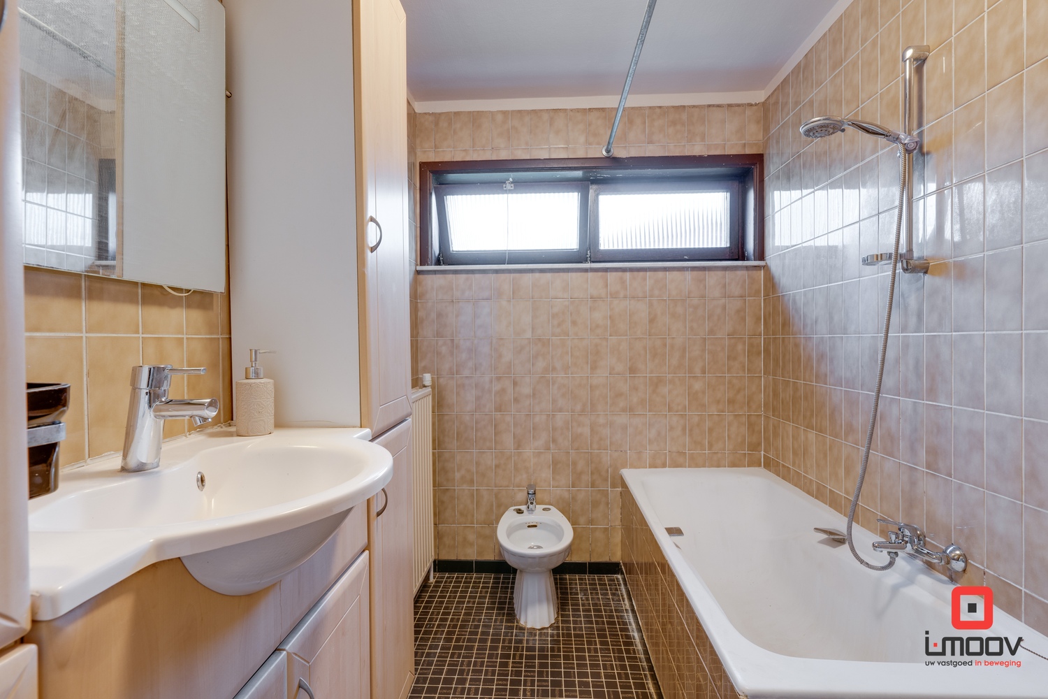 Degelijke woning met tal van mogelijkheden. 