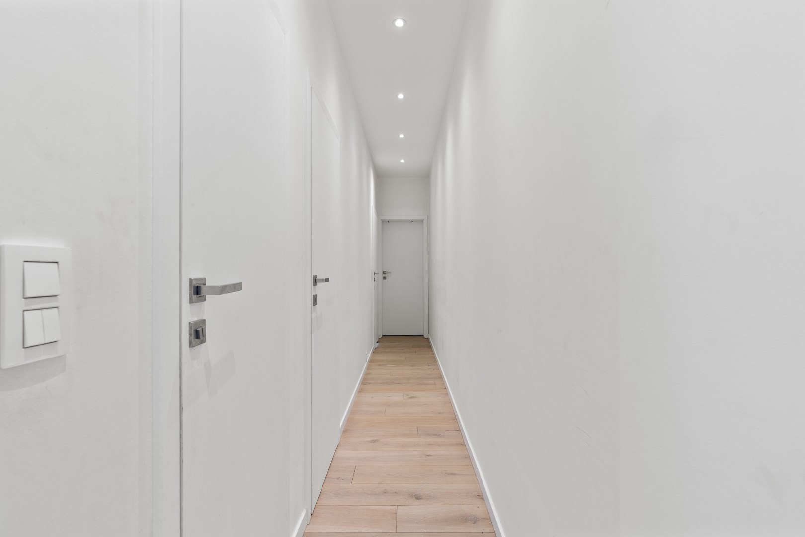 Magnifique appartement de 2 chambres avec terrasse ensoleillée à proximité du centre. 