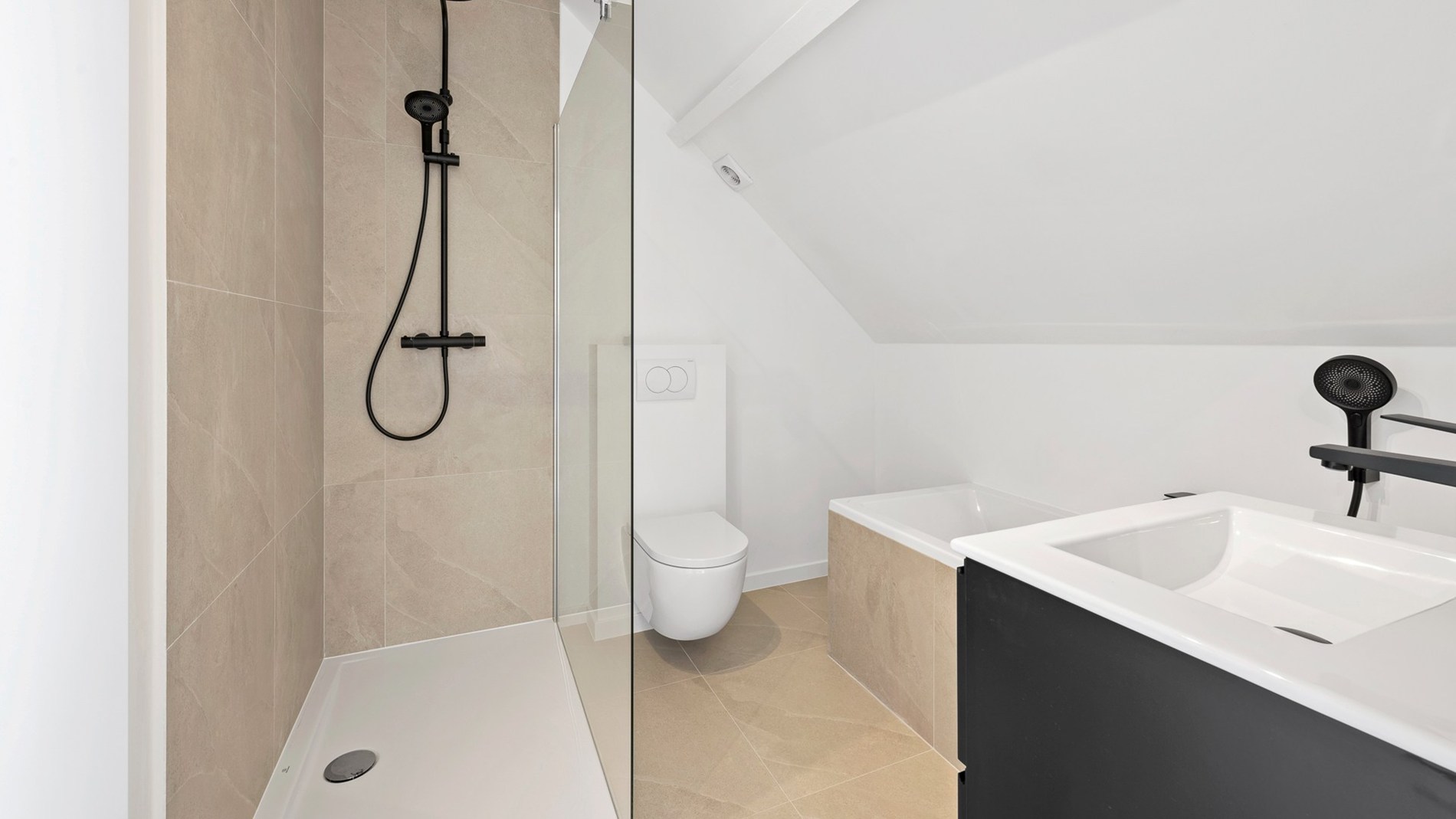 Prachtig gerenoveerde woning met 3 slaapkamers in Heist, dichtbij centrum en strand 