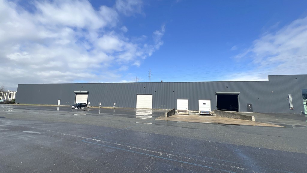 Opslagloodsen met buitenruimte te huur vlakbij afrit E17 in Sint-Niklaas