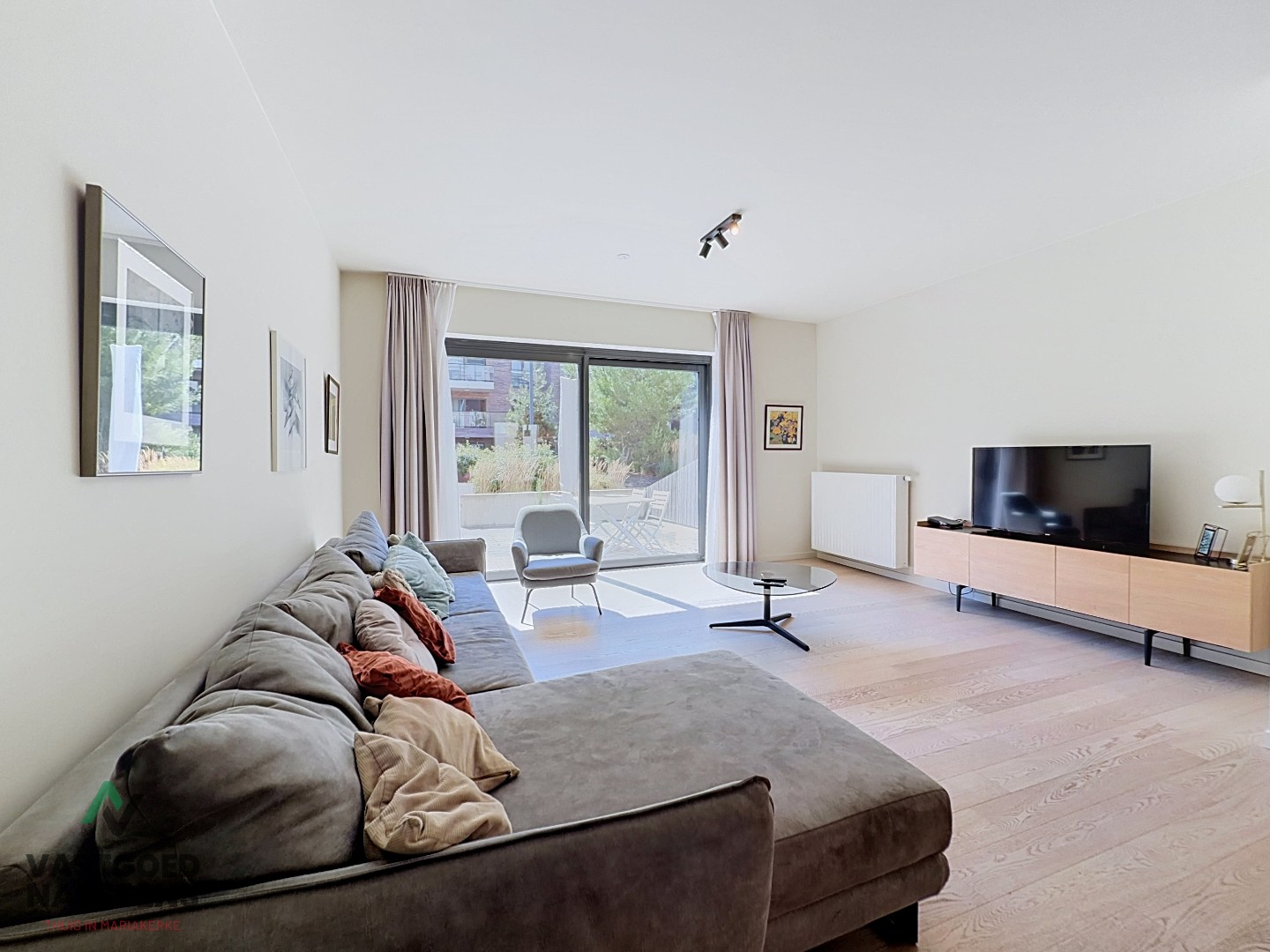 SCHITTEREND DUPLEX-APPARTEMENT – 3 SLPK – 2 BADKAMERS – ZONNIG TERRAS 