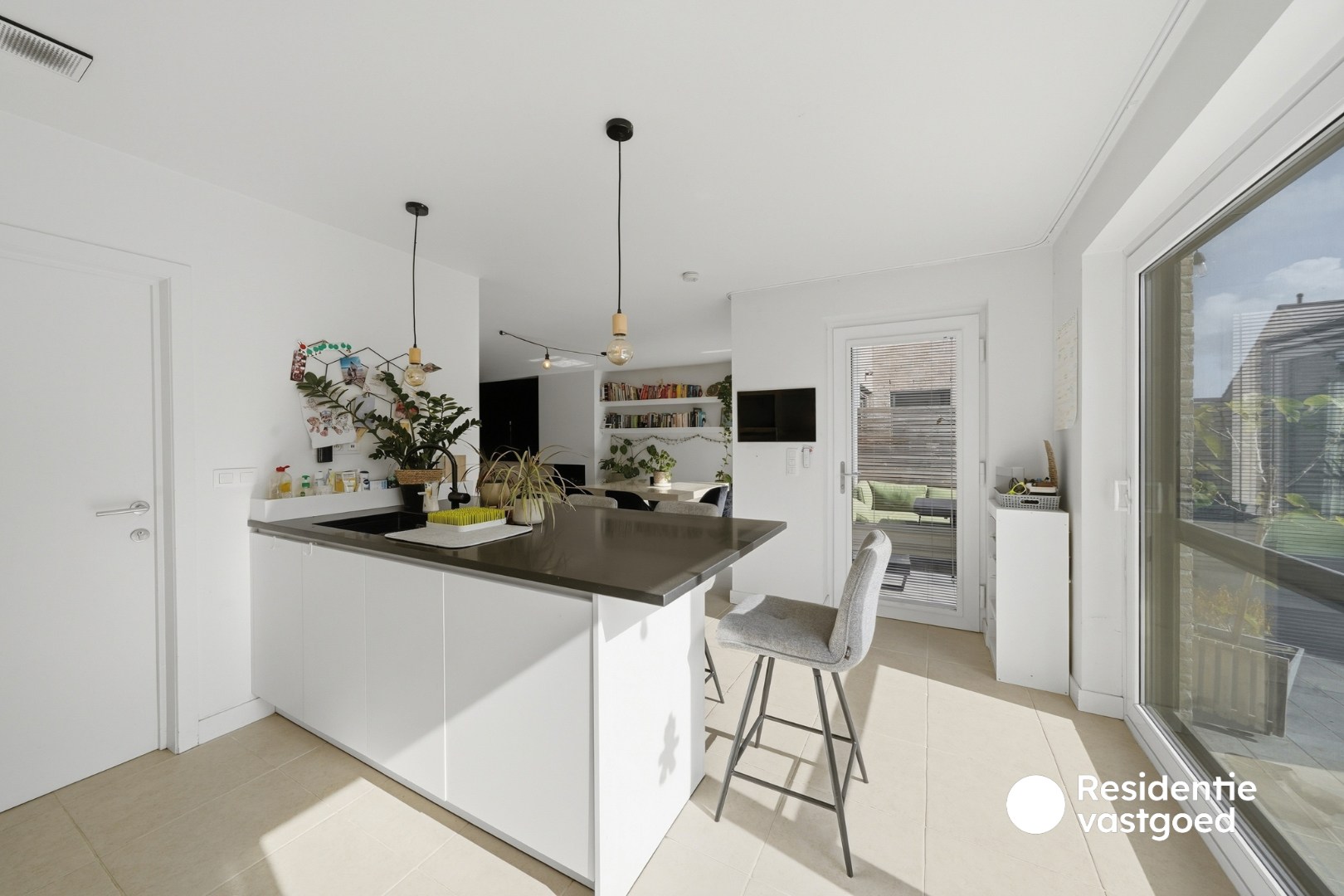 Instapklare woning te koop met garage en tuin! 