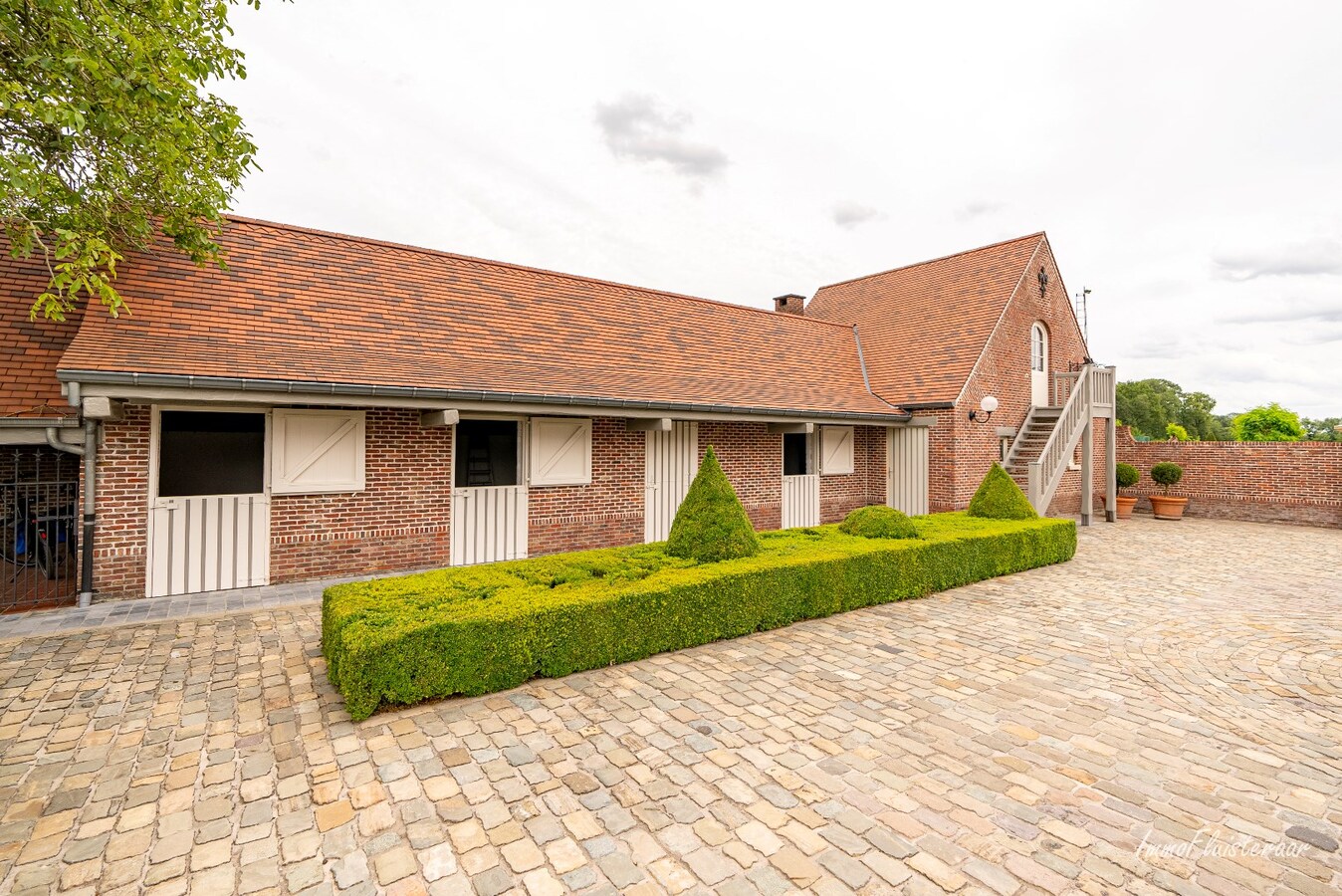 Manoir exclusif avec écuries, piscine et court de tennis sur un domaine d'environ 9 hectares à Retie. 