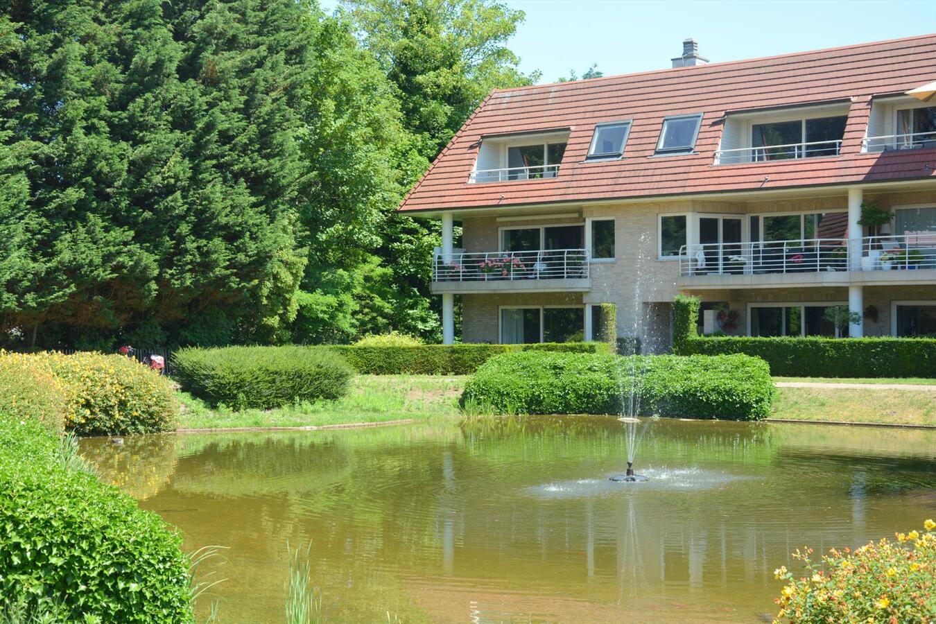 Hoekappartement met 3 slaapkamers in het groen 