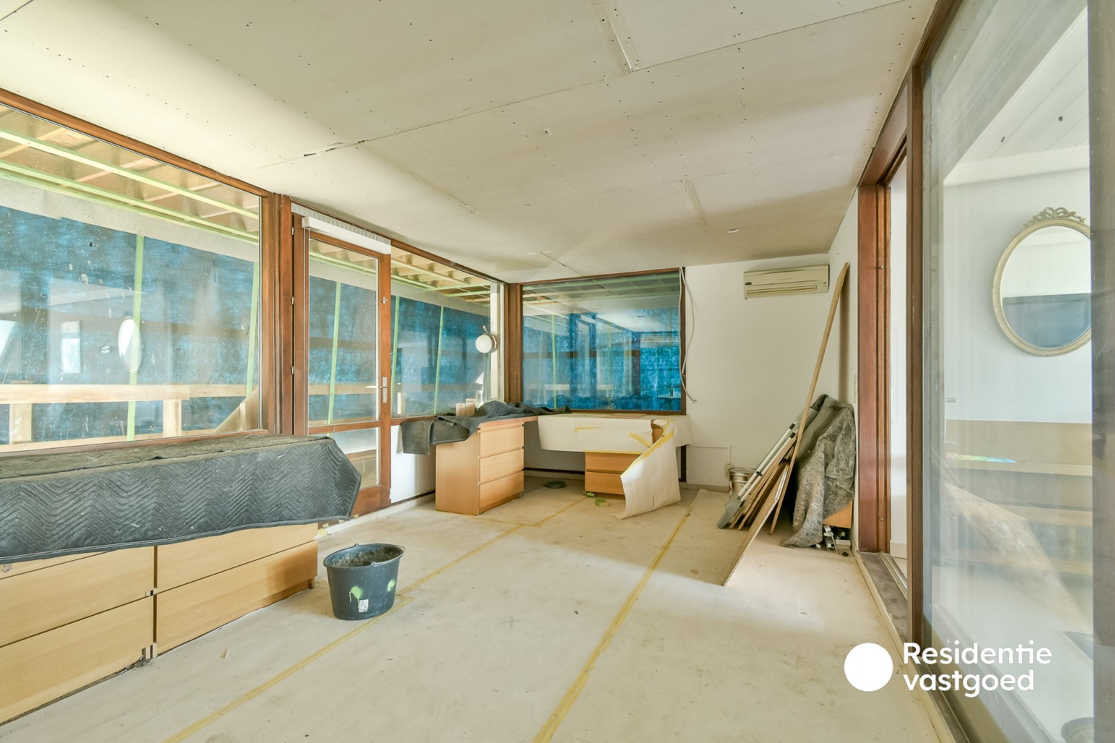 Verrassend ruime woning met unieke indeling en veel potentieel in Torhout! 