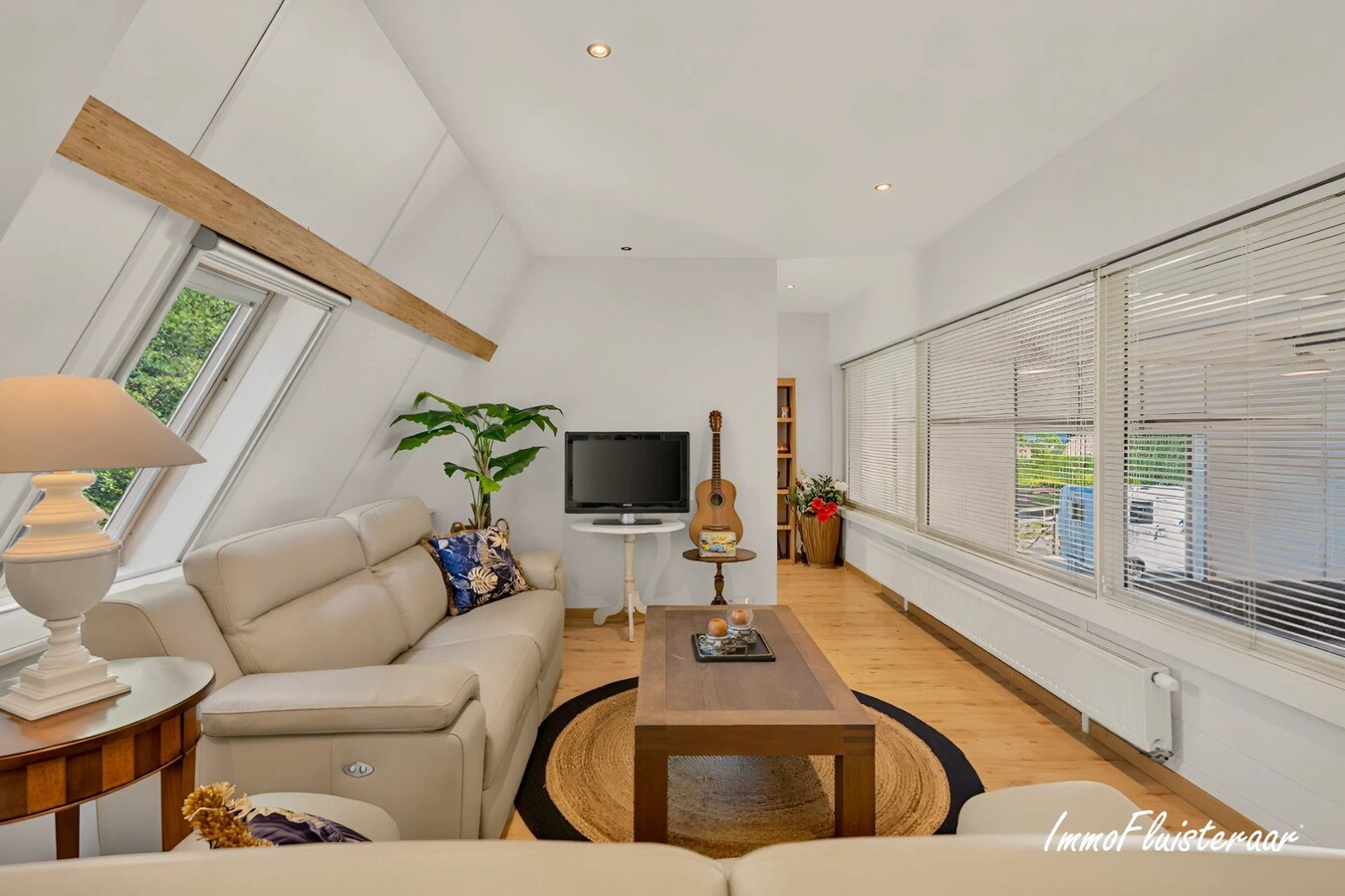Exclusief eigendom met twee volwaardige, zelfstandige villa-woningen, een conciërgeverblijf en luxueuze paardenfaciliteiten op ruim 2 ha te Brasschaat 