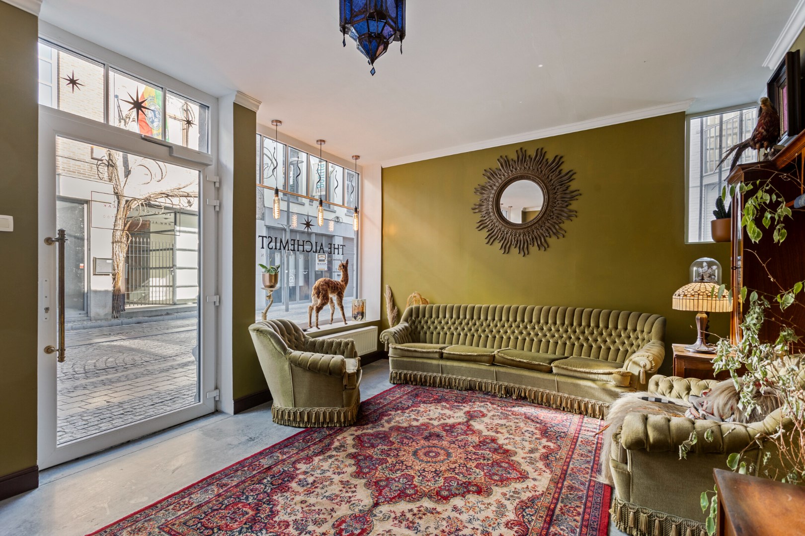 Handels- bureelruimte vooraan