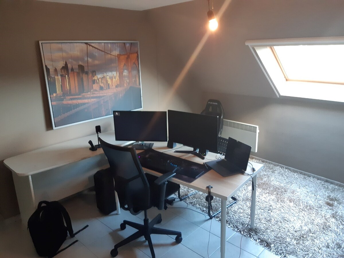 Ruim duplex 2-slp-appartement in centrum Gavere. 