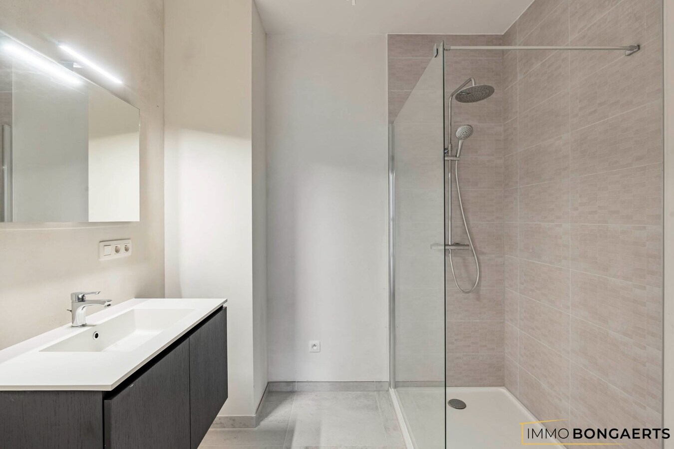 Gelijkvloers nieuwbouwappartement met 3 slaapkamers 