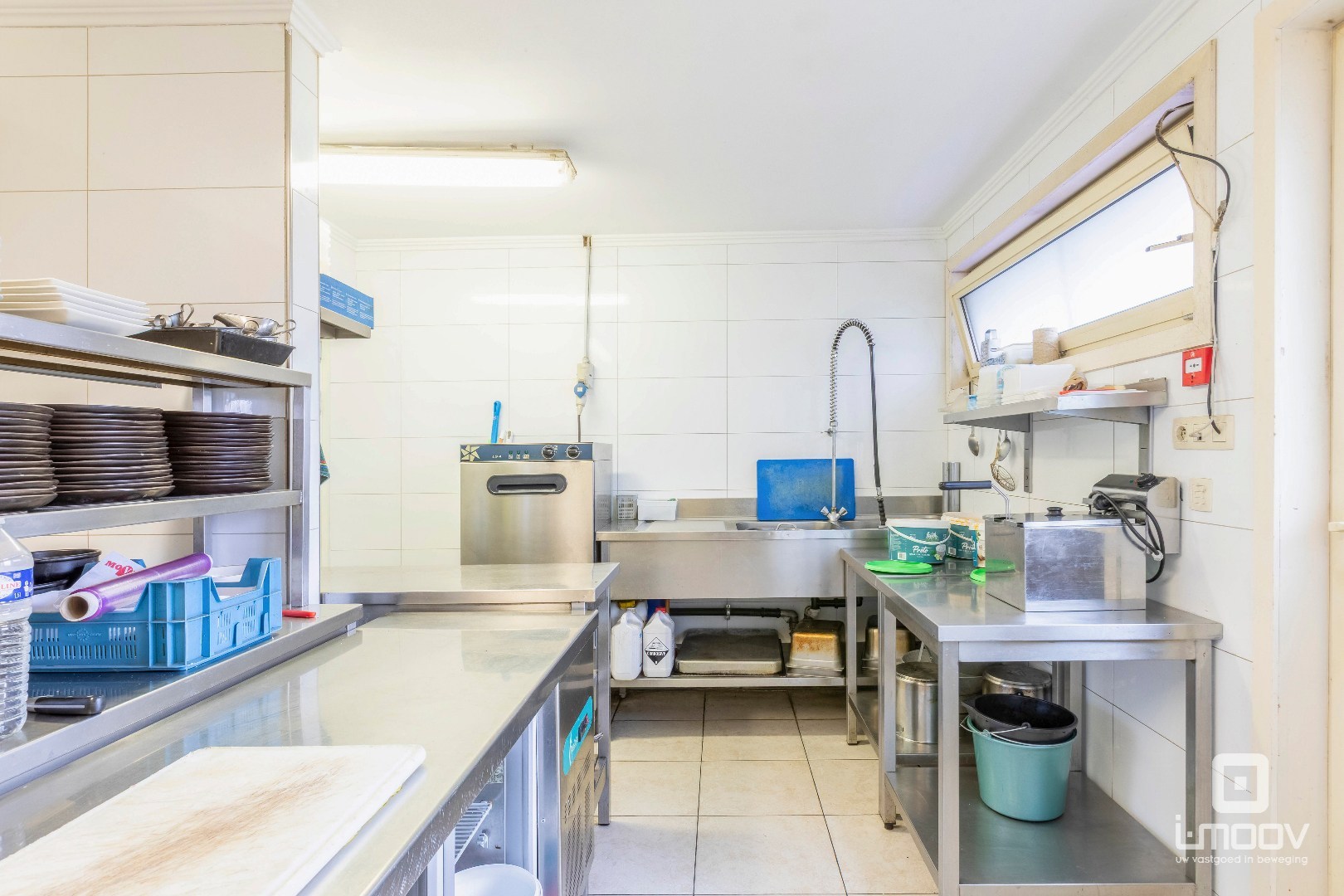 Te koop- Gebruiksklaar restaurant met terras en appartement in hartje Hijfte (Lochristi) 