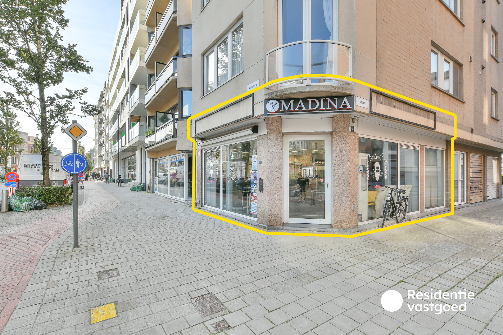 Handelsgelijkvloers (kapperszaak) te Oostende 