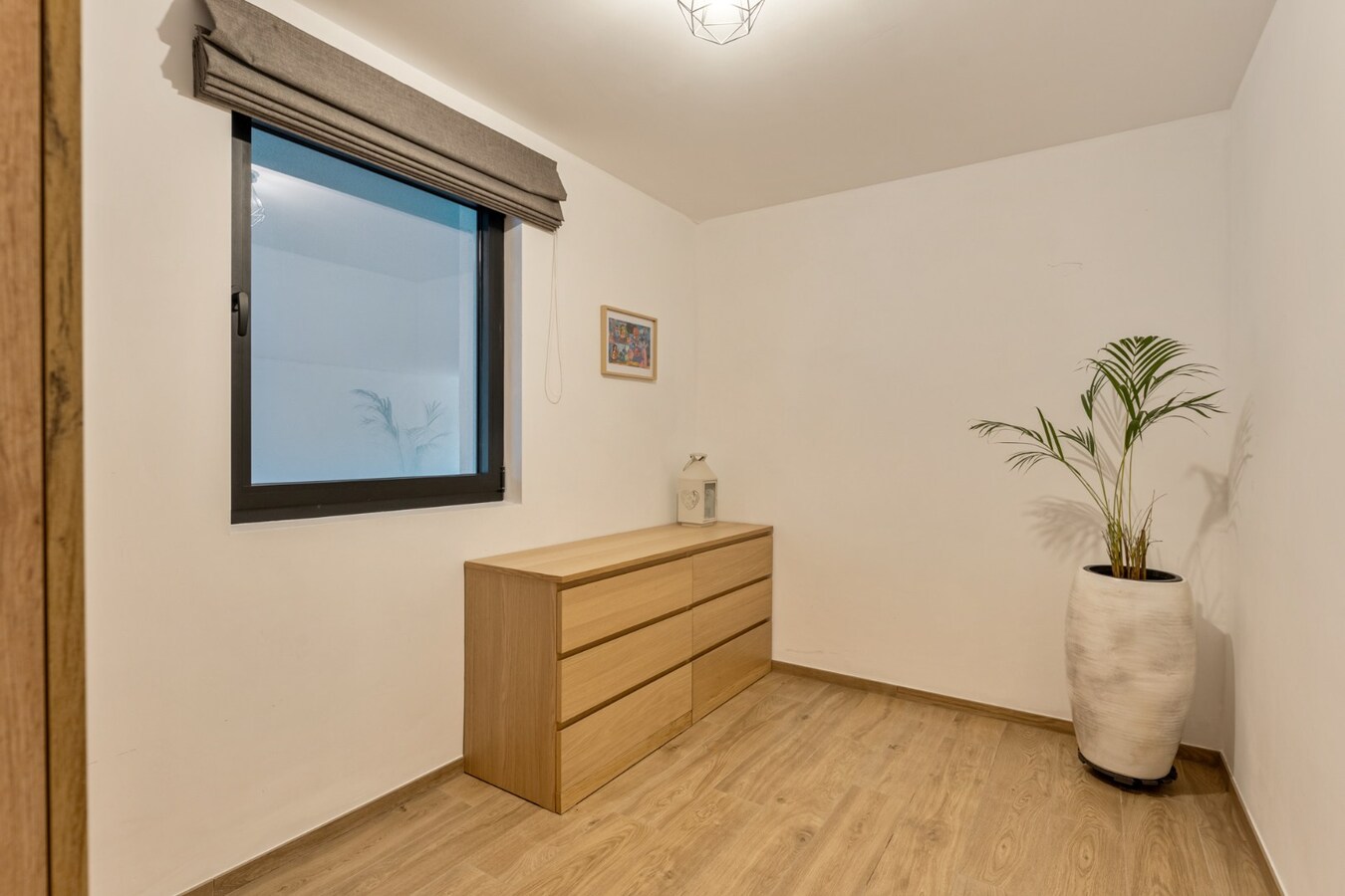 Recent, gelijkvloers appartement in een stijlvolle residentie mét ondergrondse parkeerplaats en kelderberging! 