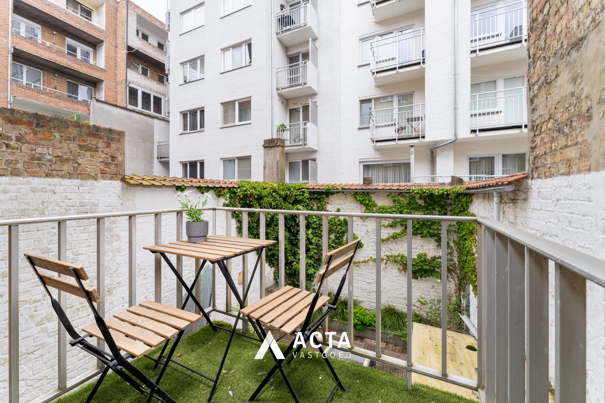 Gerenoveerd appartement met 2 terras in centrum 