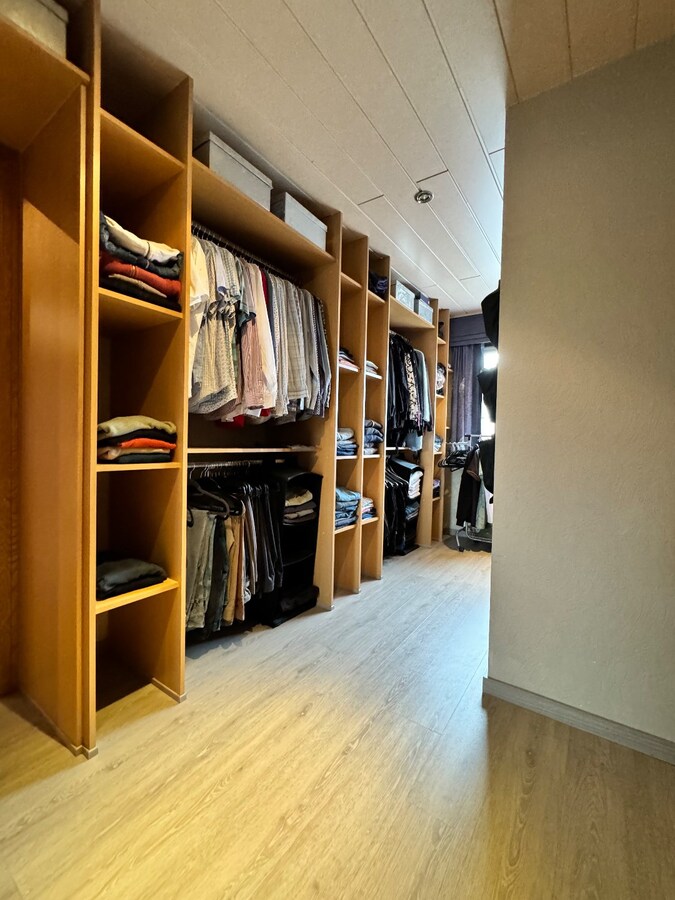 Ruime open bebouwing met 4 slaapkamers en 3 garages in Kortemark 