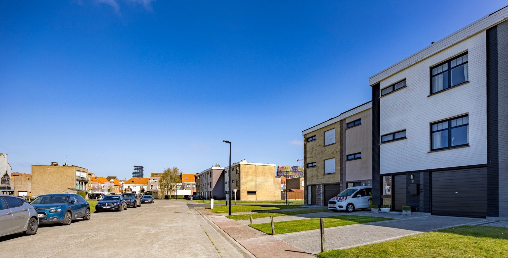 Knappe woning met weidse zichten, vlakbij het strand 