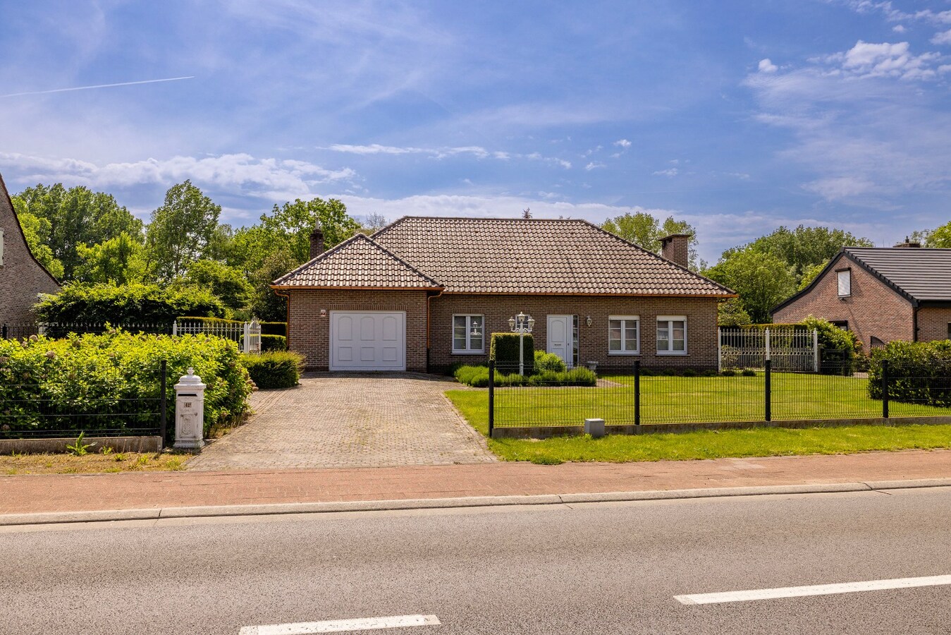 Instapklaar landhuis met mooi aangelegde tuinzone 