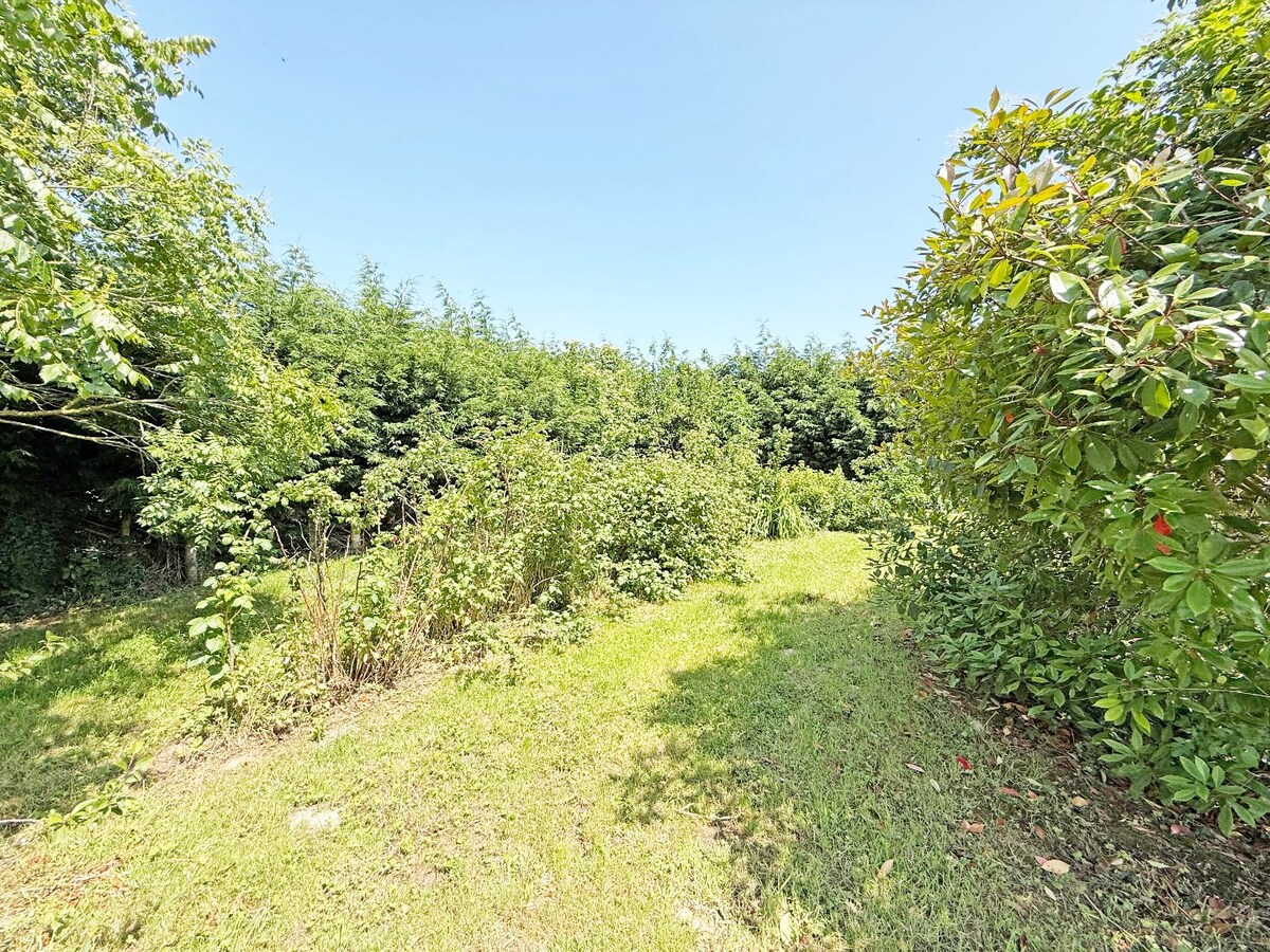 Rustig gelegen HOB met dubbele garage en tuin te Zwalm 