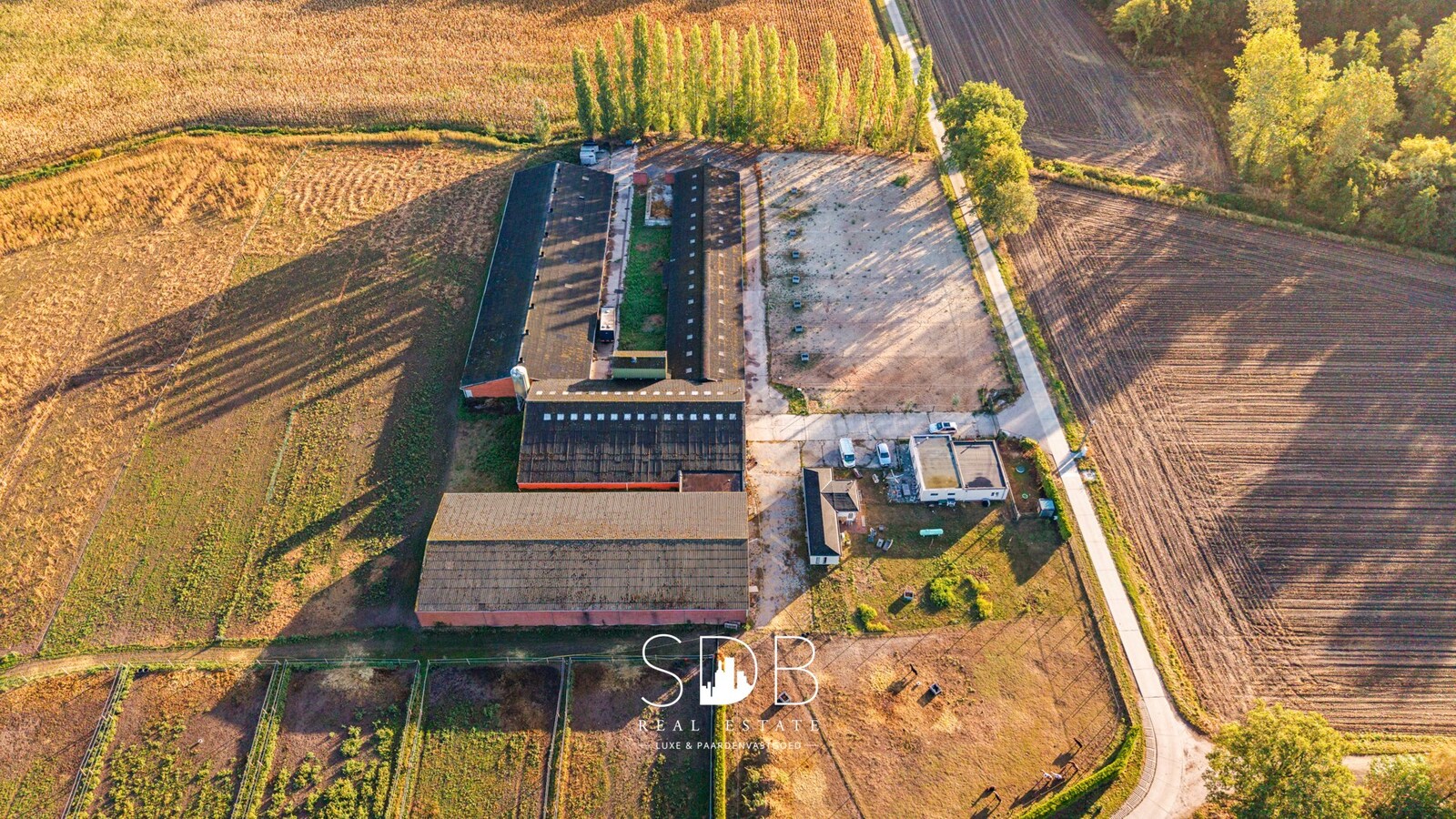 Boerderij met paardenfaciliteiten en graslanden op 14.490m² 