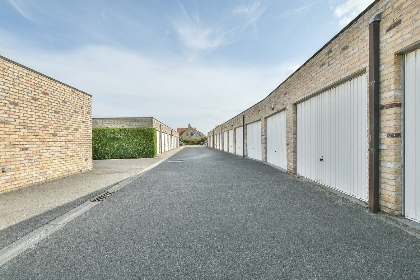 Te koop garage - De Haan
