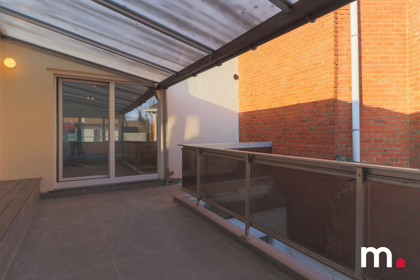 Ruim gerenoveerd appartement op een goede ligging voorzien van alle comfort ! 