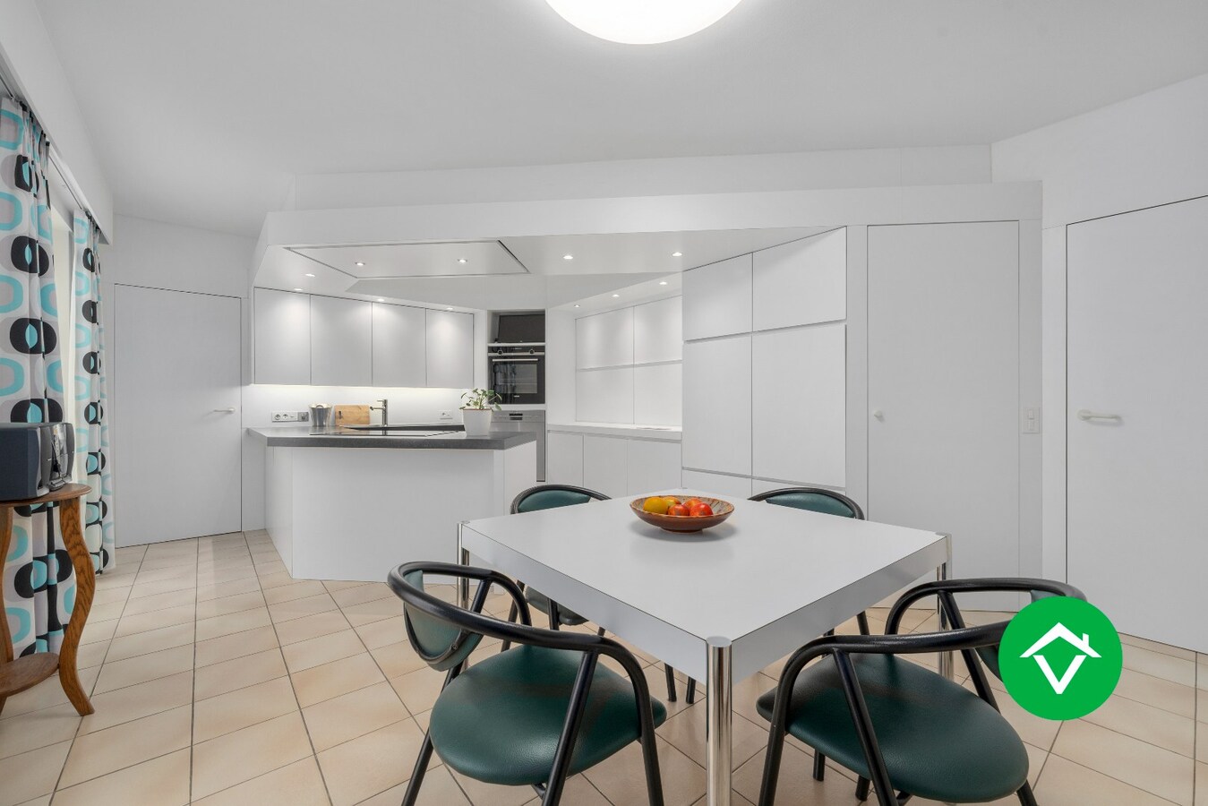 Rustig gelegen alleenstaande woning met bijgebouwen te Koekelare 