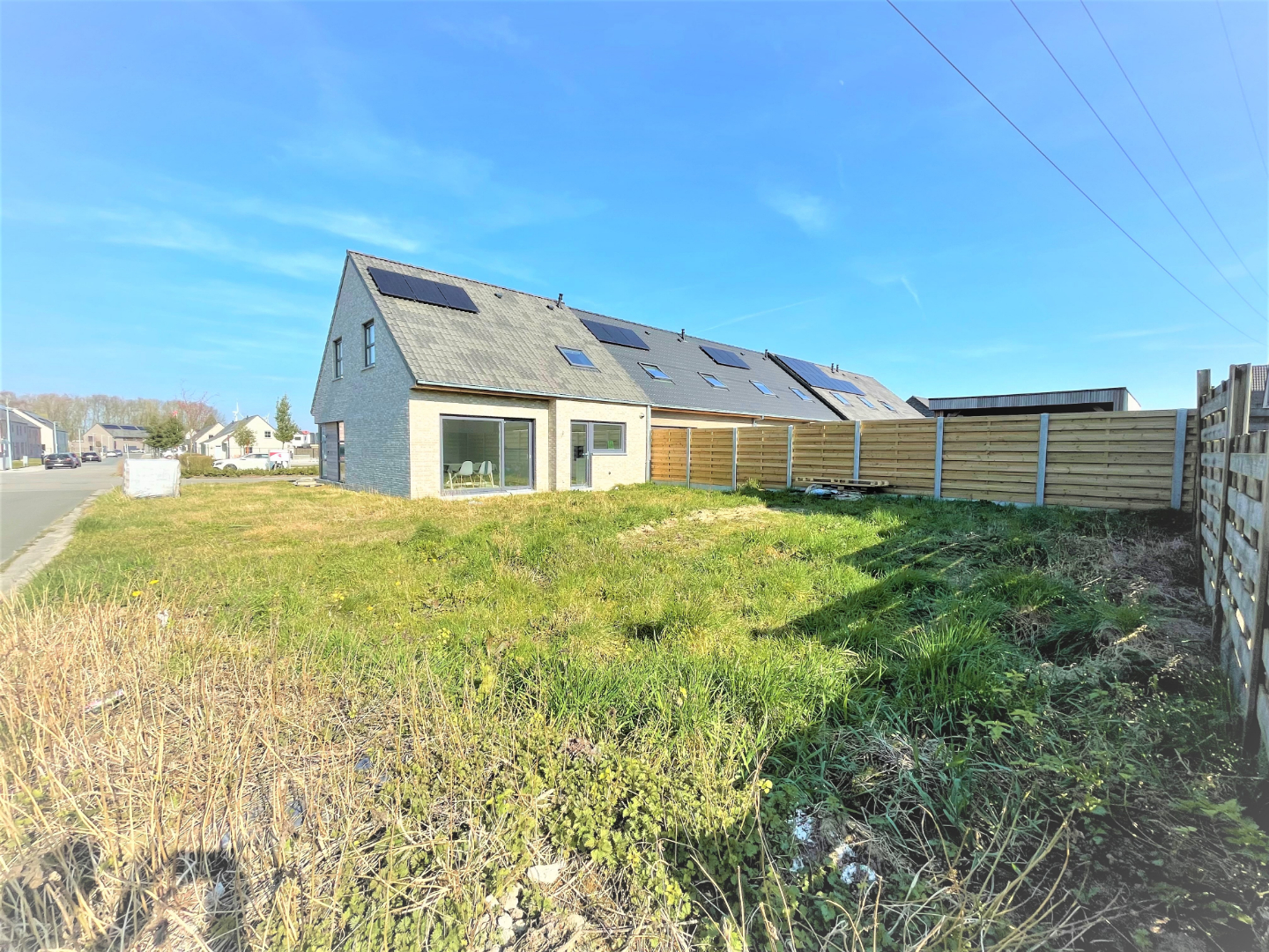 VERKOCHT Nieuwbouwwoning met 3 slaapkamers en garage op 370m² 