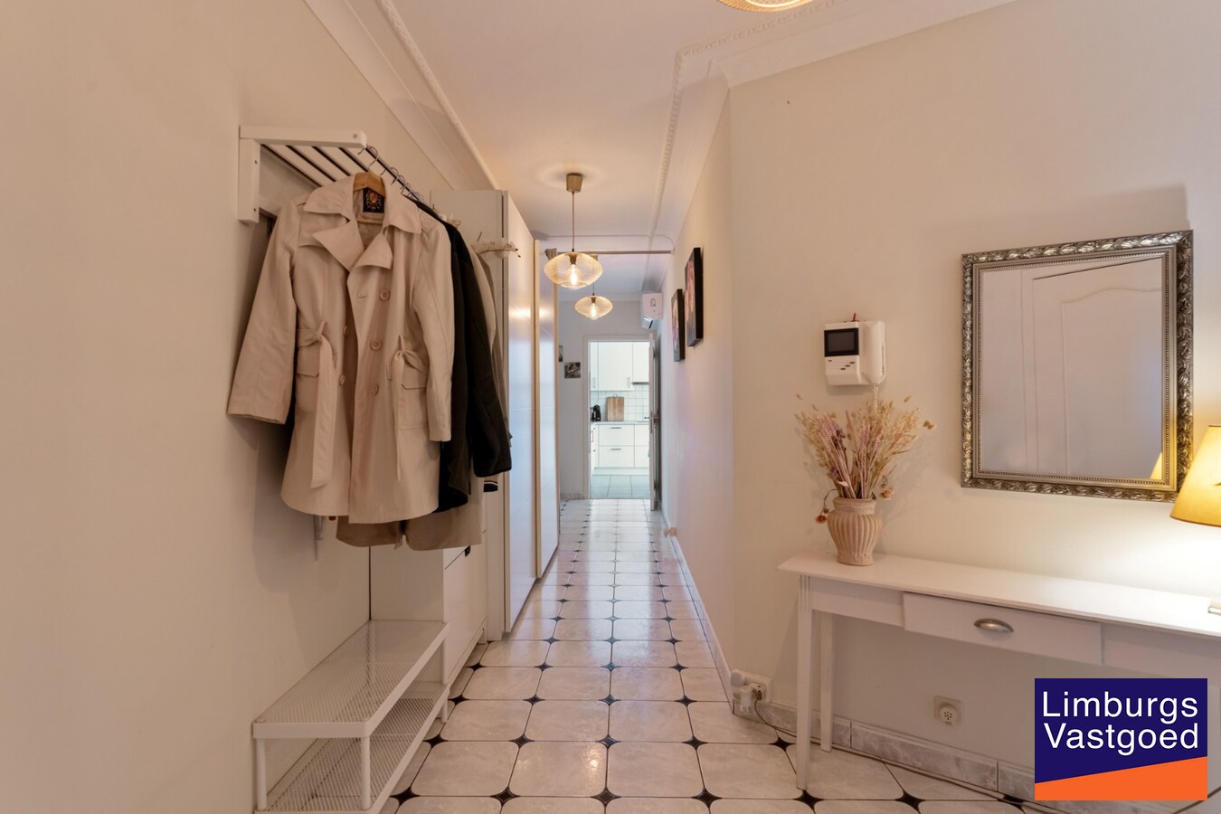 Ruim en centraal gelegen appartement, 2 slpk, met terras en garage 