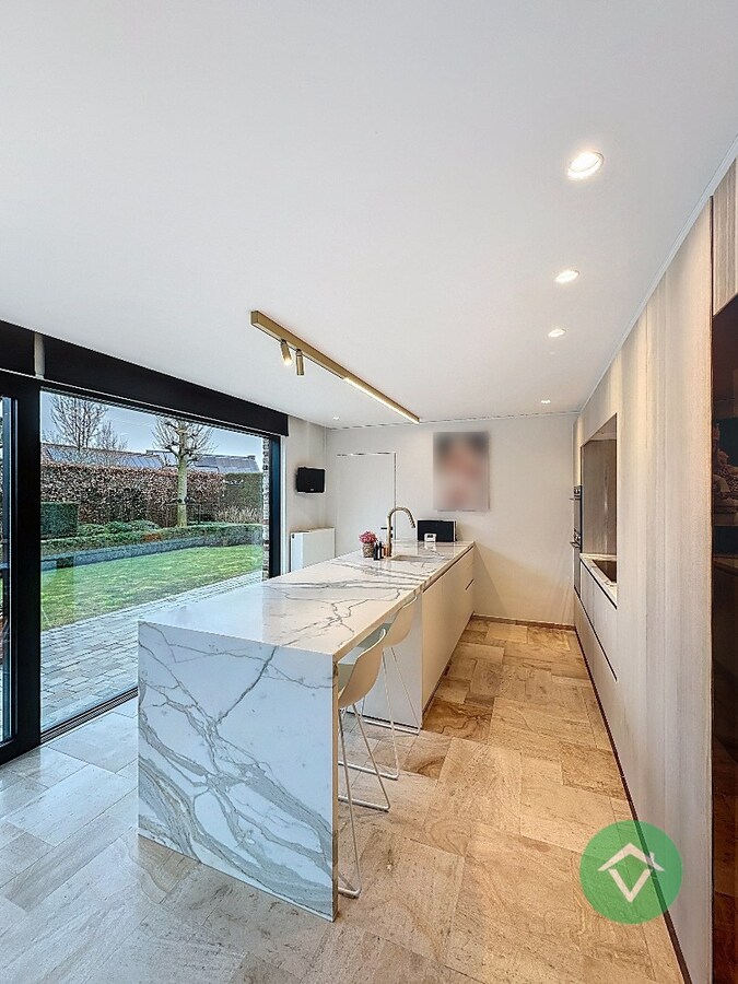 Exclusieve alleenstaande villa met zonnige tuin in een gegeerde woonomgeving te Koekelare 