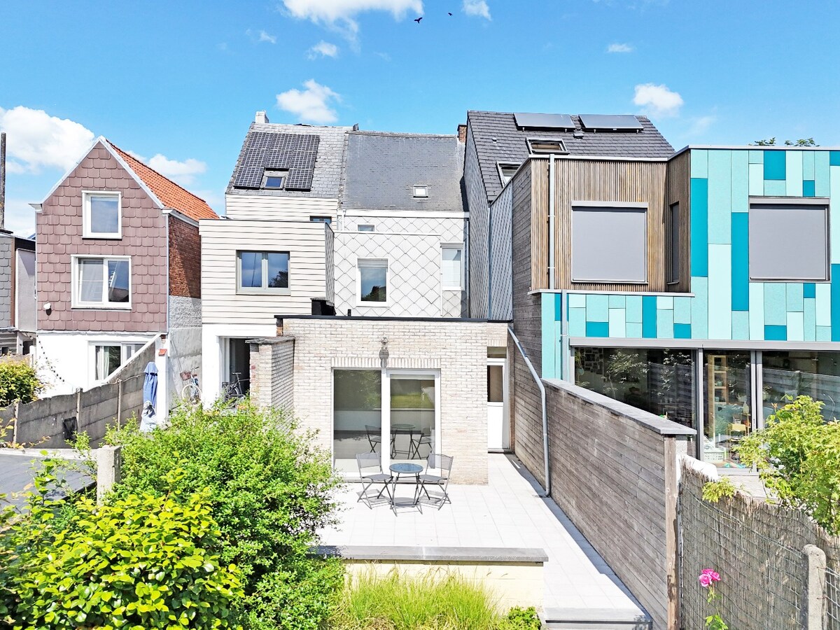 Ruime, instapklare woning met tuin te centrum Zottegem 