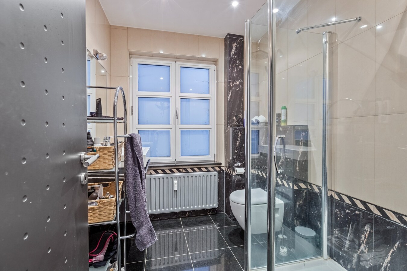 Ruim appartement gelegen op de 1ste verdieping in het centrum van Maaseik! 