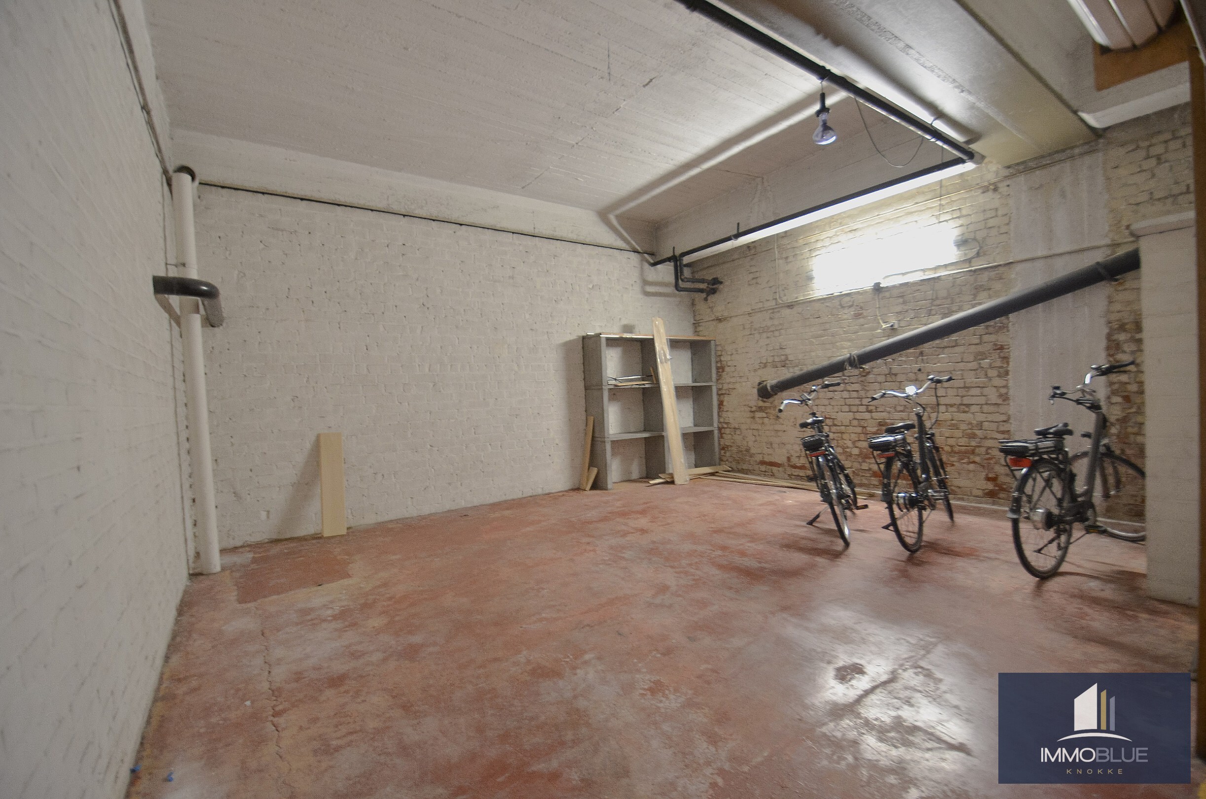 Ruime garagebox gelegen in de Elizabethlaan 