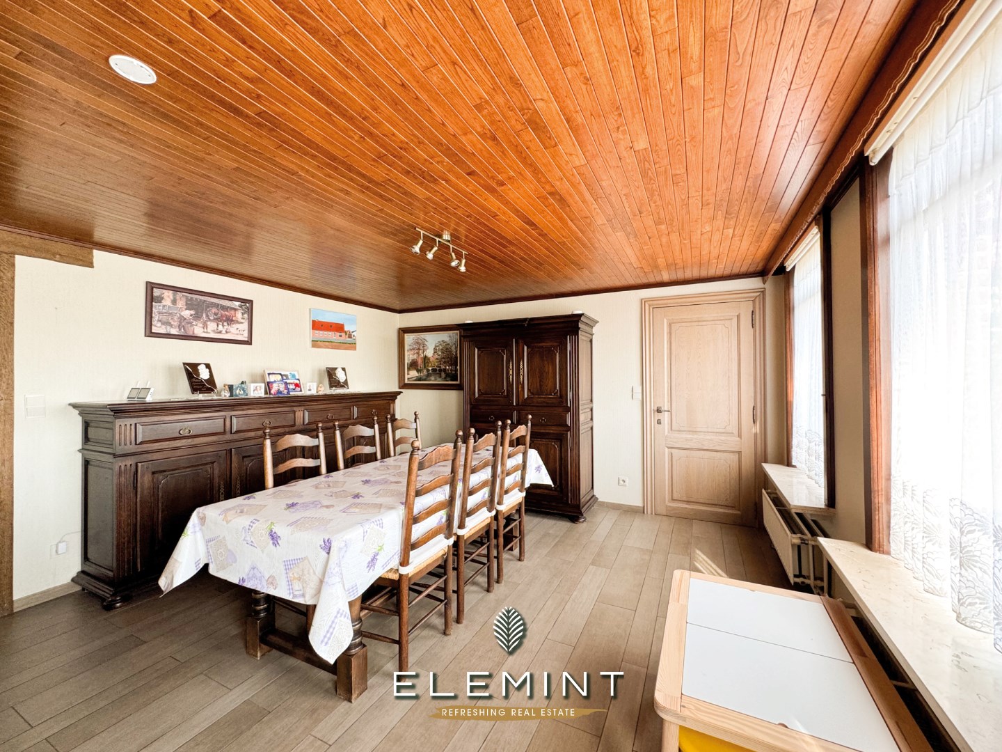 Landelijk gelegen woning met garage op 946m² 