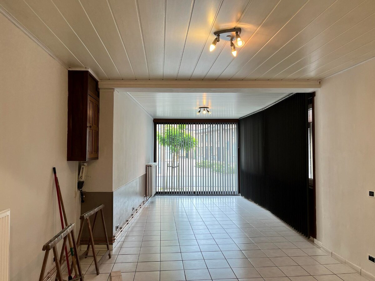 Gelijkvloersappartement met 2 slaapkamers en autostaanplaats te Leke 