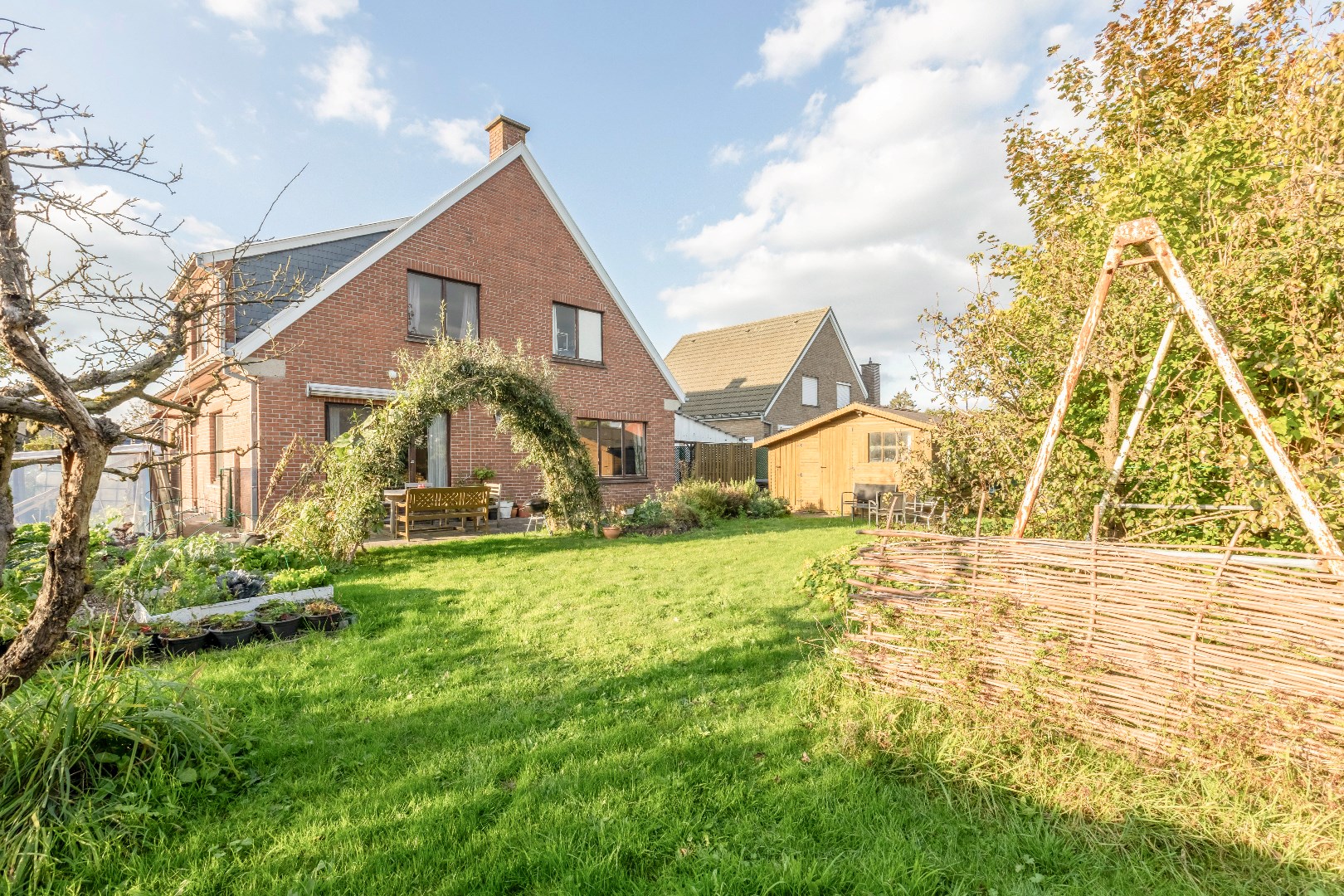 Ruime open bebouwing nabij het centrum van de Pinte 