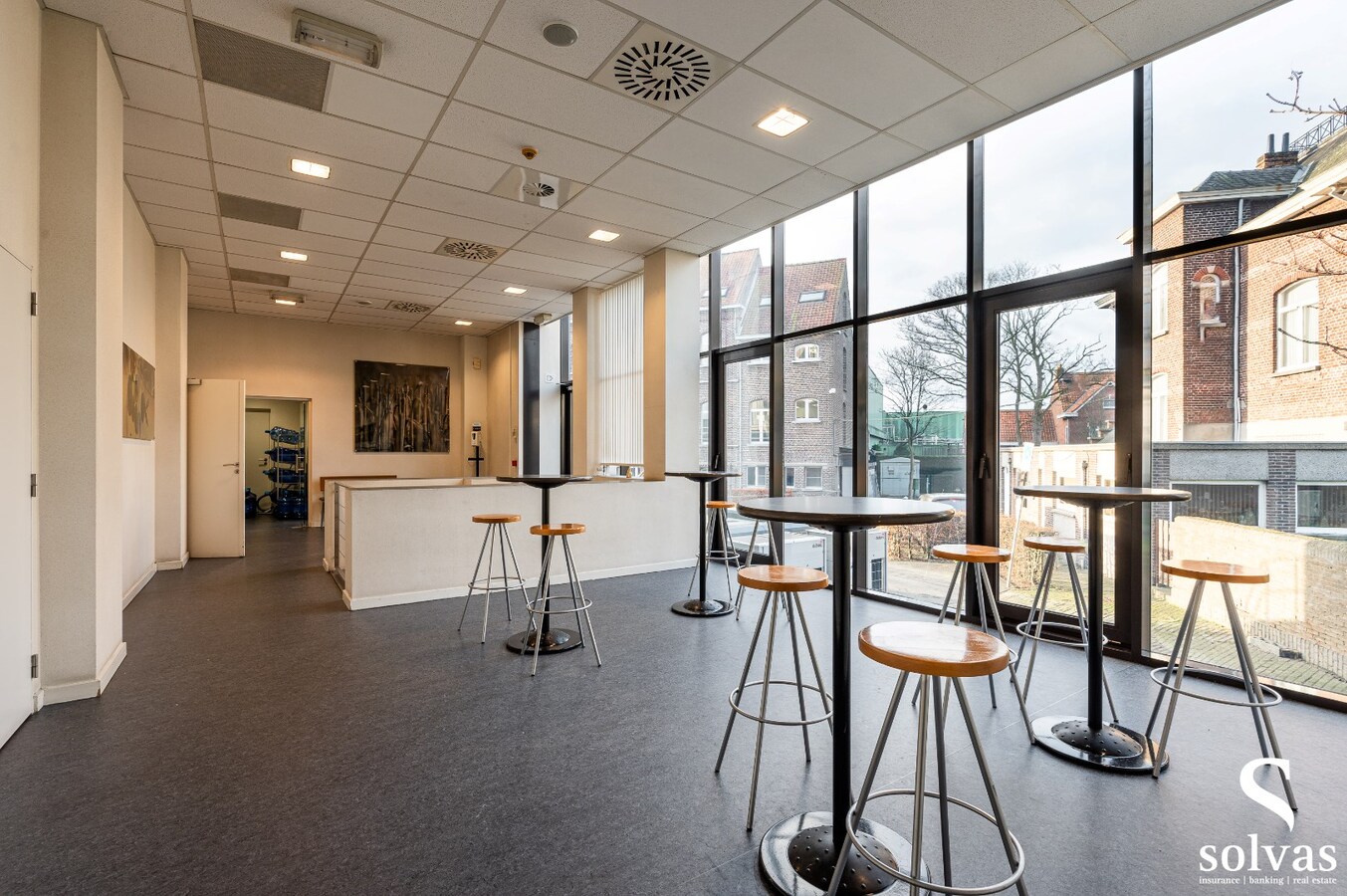 Uniek kantoorgebouw (2131m²) aan de N9! 