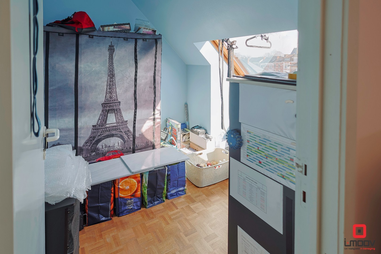 Lichtrijk en huiselijk triplexappartement met 4 slaapkamers en 2 garages te Gent 